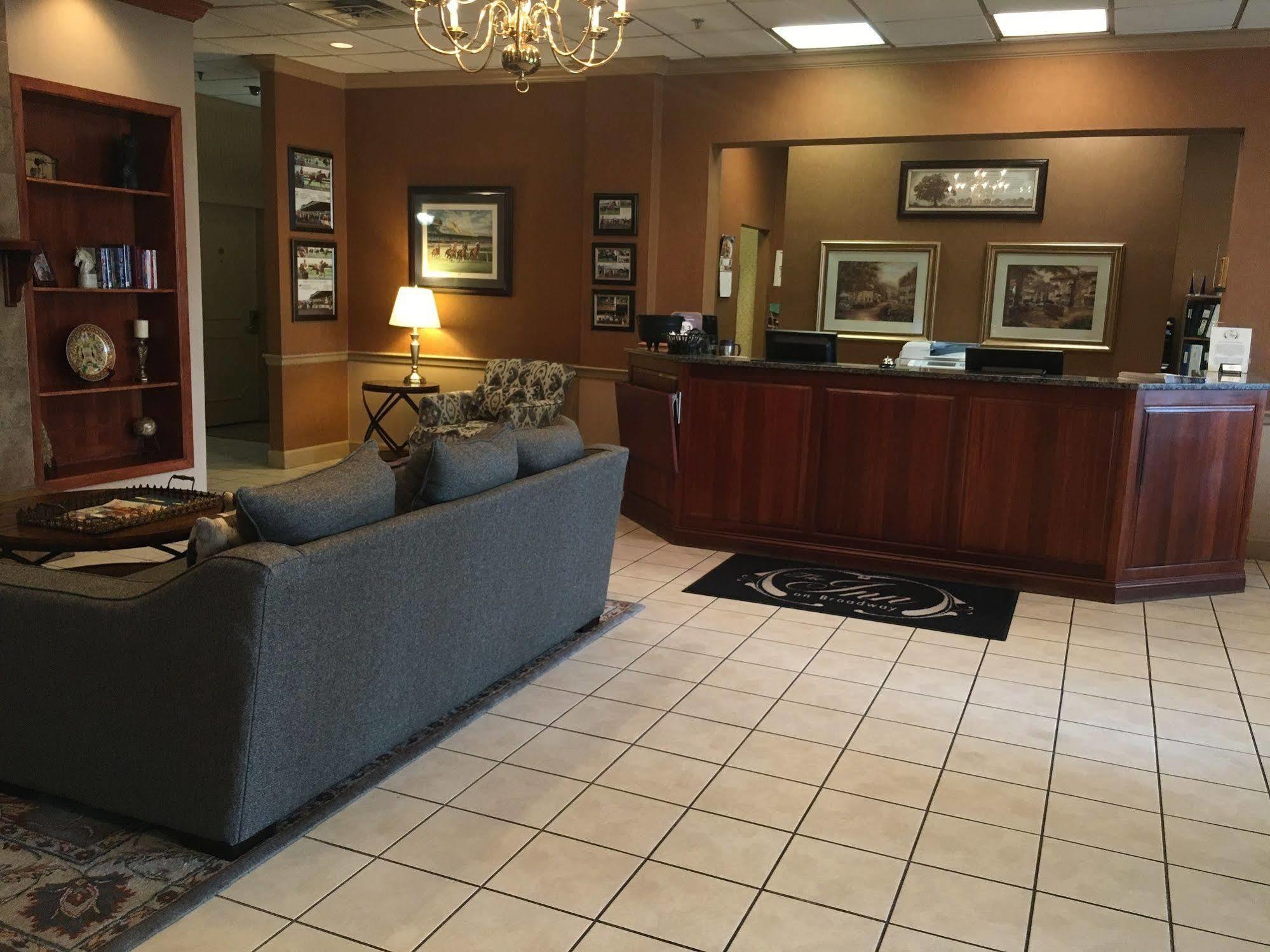 Inn On Broadway Downtown/Keeneland/Medical Center Лексингтън Екстериор снимка