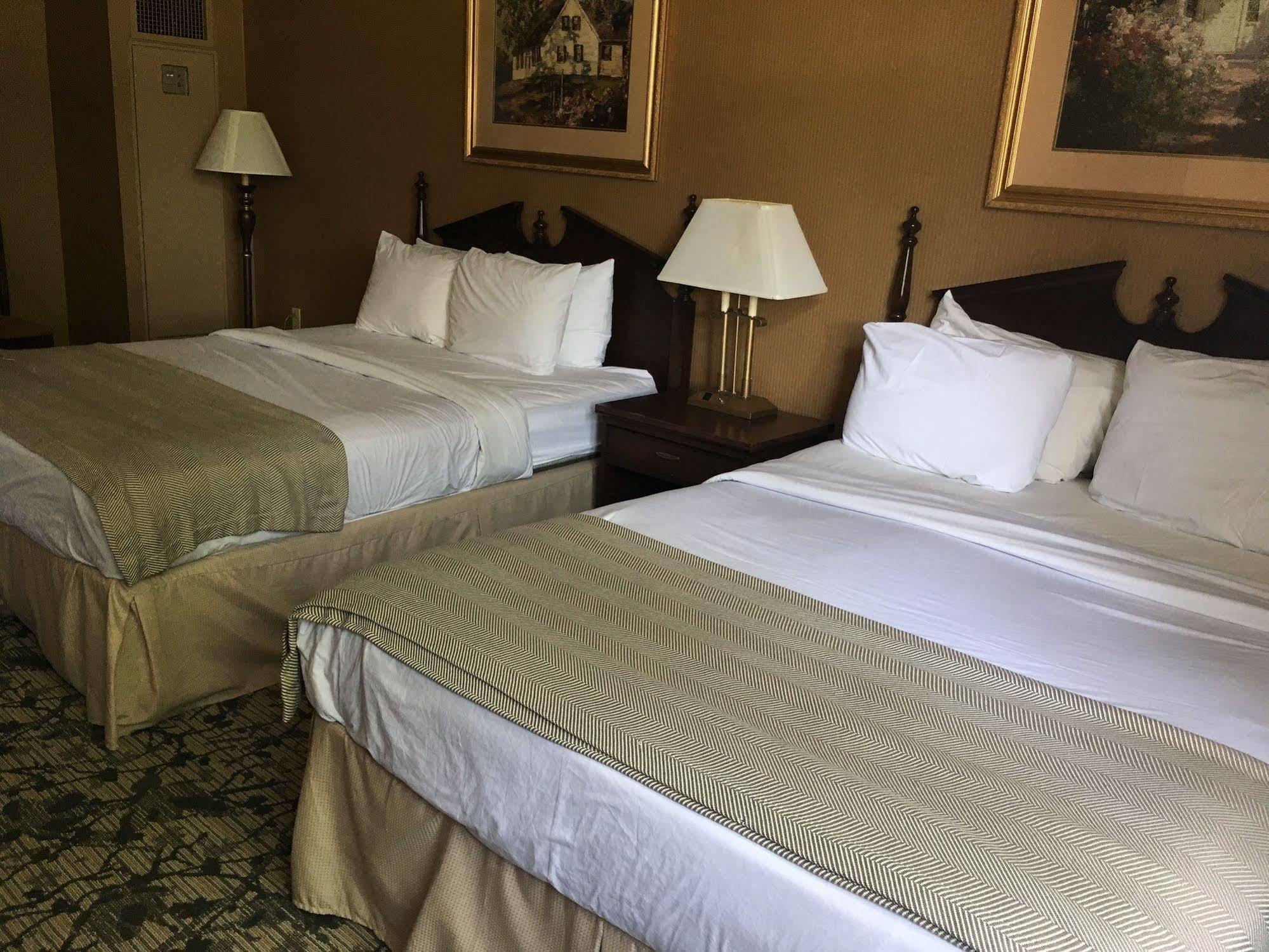 Inn On Broadway Downtown/Keeneland/Medical Center Лексингтън Екстериор снимка
