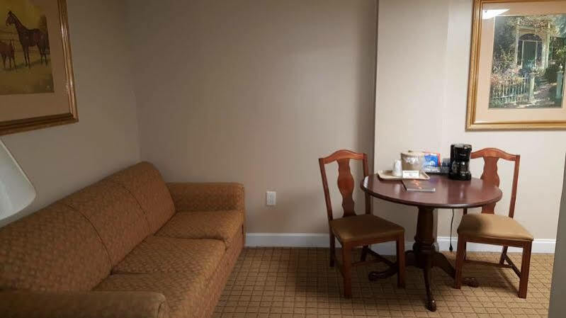 Inn On Broadway Downtown/Keeneland/Medical Center Лексингтън Екстериор снимка